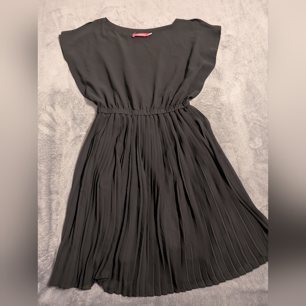 Pinkyotto Black Pleated Dress